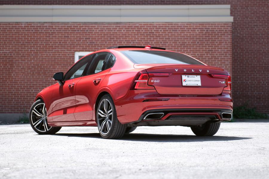  Volvo S60 T6 R-Design 2018 года  (NA) (фото 39 из 40)